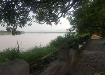 Bờ sông thi xã Phú Thọ