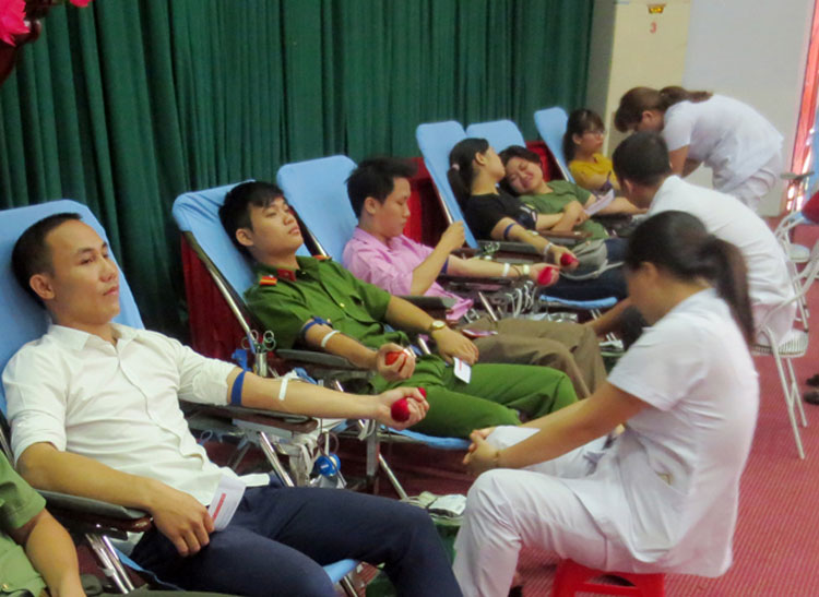 Hiến máu tình nguyện tại thị xã Phú Thọ