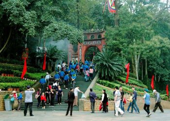 Cổng chính Đền Hùng