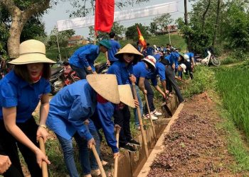 Tuổi trẻ Đất Tổ làm tình nguyện trong tháng thanh niên