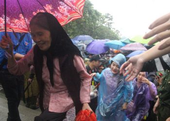 Hàng vạn người trảy hội Đền Hùng năm 2018