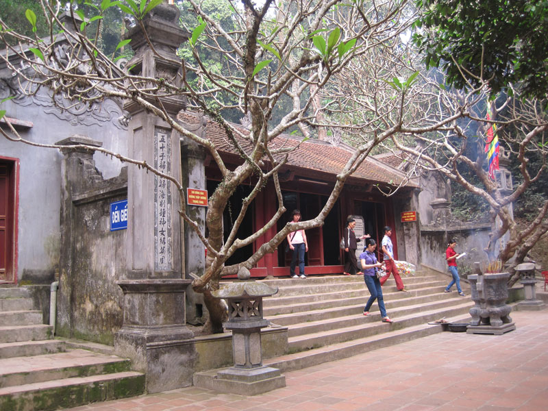 Đền Giếng - Khu di tích lịch sử Đền Hùng