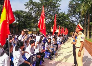 Tuyên truyền luật an toàn giao thông tại trường thpt Hùng Vương