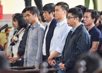 Xét xử vụ đánh bạc qua mạng: 10 tỷ mua rượu tiếp khách