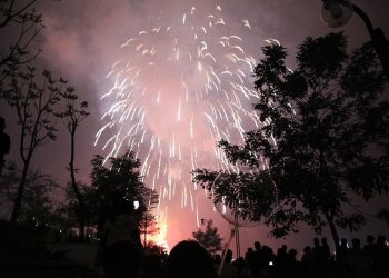 Chương trình văn nghệ và bắn pháo hoa đón năm mới 2019 tại Phú Thọ