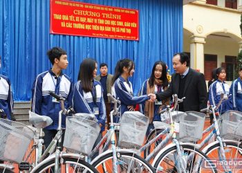 Tặng 100 chiếc xe đạp đến tay học sinh nghèo Thị xã Phú Thọ