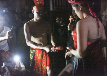 Lễ hội Trò Trám - Cảnh đôi trai gái "làm chuyện ấy" lúc nửa đêm