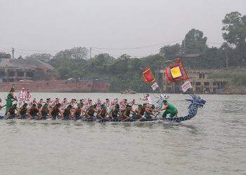 Tưng bừng đua tài, đua sức Hội bơi Chải trên sông Lô, Việt Trì