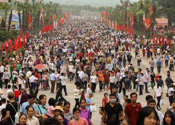 Hàng triệu người đổ về Đền Hùng đông nghẹt thở chưa từng thấy