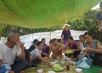 Cát loạn Phú Thọ: Nông dân mất đất dựng lều, nấu cơm trước cổng trụ sở xã