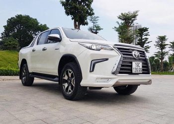Dân chơi Phú Thọ “hô biến” Toyota Hilux thành “bán tải Lexus”