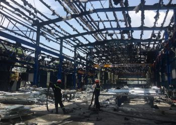 VIDEO: Hỏa hoạn thiêu rụi 1 nhà xưởng trong khu công nghiệp Thụy Vân, Việt Trì