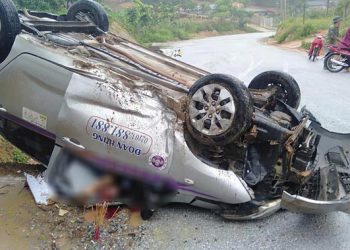 Đoan Hùng: Lật xe taxi, tài xế tử vong thương tâm trong cabin