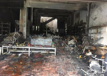 Lửa bao trùm, thiêu rụi cửa hàng tạp hóa ở Địch Quả, Thanh Sơn