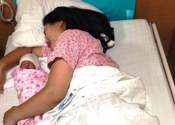 Phú Thọ: Cấp cứu thành công một bà mẹ đẻ rơi trên taxi