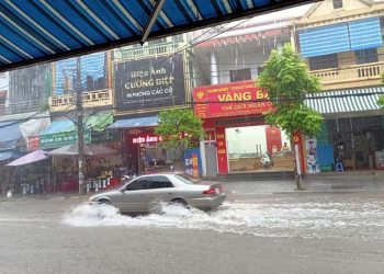 Bắc bộ mưa giông lớn vào chiều tối, đề phòng sét và gió giật