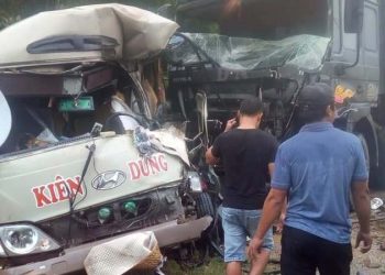 Xe ben đâm xe khách ở Thanh Sơn, Phú Thọ làm 6 người nhập viện