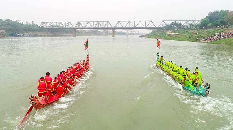 Cuộc thi bơi chải lễ hội đền Tam Giang