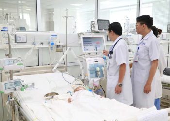 Phú Thọ: Bé 3 tháng ngộ độc nặng vì bố mẹ tự mua thuốc trị tiêu chảy