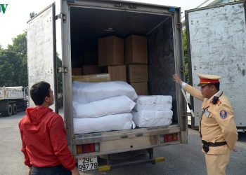 Phát hiện tài xế Phú Thọ chở hàng chục thùng thuốc tăng sinh lý không rõ nguồn gốc