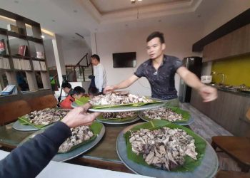 Nhà cầu thủ Hà Đức Chinh: Mổ lợn, làm 10 mâm khao người hâm mộ