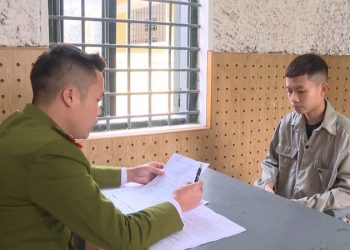 Vận động đối tượng giết người ra đầu thú sau 5 giờ bỏ trốn