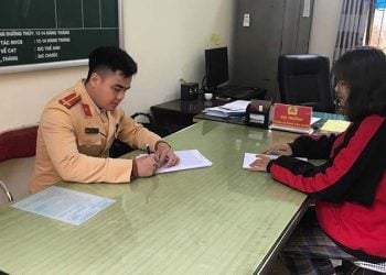 Bốc đầu xe máy livestream Facebook, nhóm “nam thanh nữ tú” ở Phú Thọ bị phạt nặng