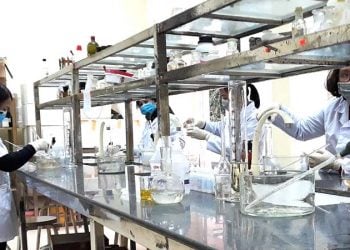 Phú Thọ: Pha chế thành công dung dịch nước rửa tay khô sát khuẩn