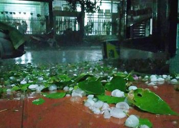 Mưa đá ào ào trút xuống nhiều nơi, Bắc bộ chuyển rét 15 độ C