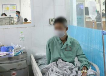 Phú Thọ: Uống cồn sát khuẩn, người đàn ông hoại tử sọ não hỏng hai mắt