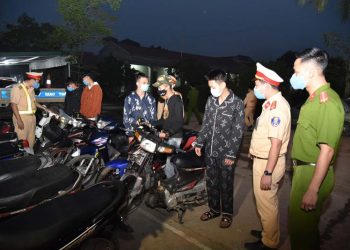 Công an Phú Thọ xử phạt các đối tượng bốc đầu xe, lạng lách, đánh võng