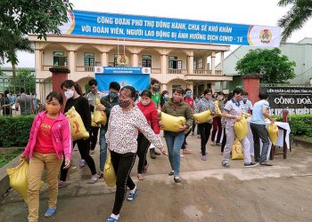 Phú Thọ: Gạo miễn phí tới công nhân lao động khó khăn