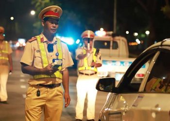 CSGT Phú Thọ xuyên đêm xử lý các “quái xế” lạng lách, đánh võng