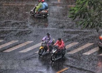 Thời tiết hôm nay: Chấm dứt nắng nóng, mưa dông kèm lốc, sét diện rộng ở Bắc Bộ