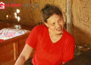 Mẹ tật nguyền nuôi con trai quyết học giỏi để đền ơn sinh thành