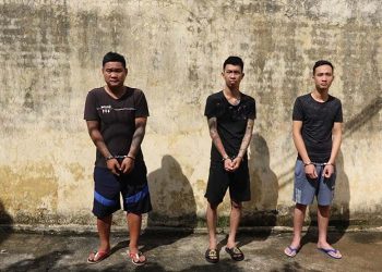 Lái xe và phụ xe khách Phú Thọ đánh đập, cướp tài sản của hành khách