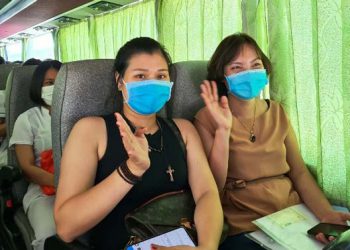 Nữ điều dưỡng Phú Thọ chia tay con gái nhỏ để vào vùng dịch Quảng Nam