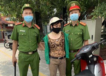 “Nữ quái” Phú Thọ vờ “dắt chó đi khám bệnh” để ship ma túy