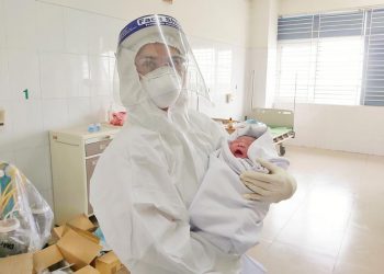 Đỡ đẻ thành công cho sản phụ người Phú Thọ mắc COVID-19