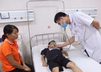 Bé trai 7 tuổi ở thị xã Phú Thọ nguy kịch sau khi dùng thuốc nam chữa thận hư