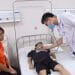 Bé trai 7 tuổi ở thị xã Phú Thọ nguy kịch sau khi dùng thuốc nam chữa thận hư
