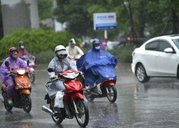 Bão số 7 suy yếu thành áp thấp nhiệt đới, một áp thấp mới đang dần mạnh lên thành bão số 8