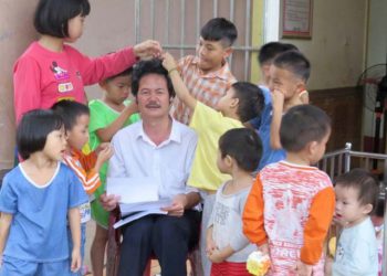 Người đàn ông không lấy vợ, trở thành “bố” của 200 trẻ mồ côi, tàn tật