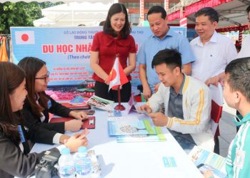 Hơn 1500 người tham gia sàn giao dịch việc làm thị xã Phú Thọ năm 2020