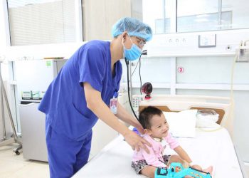 Bé 3 tuổi ở Phú Thọ nguy kịch do biến chứng bệnh tay chân miệng