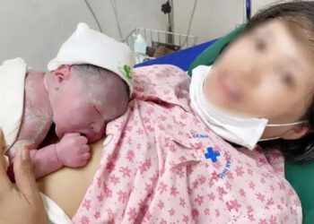 Hạnh phúc vô bờ, người mẹ ở Phú Thọ 8 lần mang thai mới được ẵm con