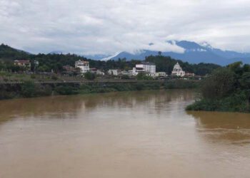 Lũ trái mùa dị thường xuất hiện trên sông Hồng