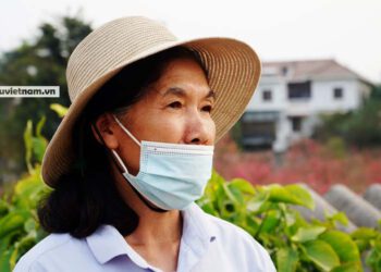 Người phụ nữ tuổi ngoài “ngũ tuần” ở Hà Nội làm thuê qua 30 Tết chỉ mong đủ tiền giỗ cha