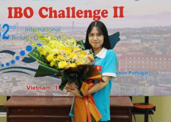 Nguyễn Thị Thu Nga (học sinh lớp 12, Trường THPT Chuyên Hùng Vương, tỉnh Phú Thọ) giành được Huy chương Bạc ở kỳ thi Olympic Sinh học quốc tế năm 2021.
