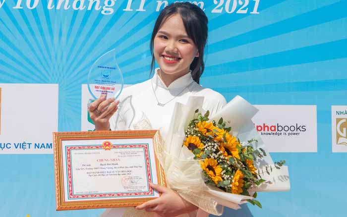 Em Bạch Hải Hạnh, học sinh lớp 11, là 1 trong 3 nữ sinh được vinh danh Đại sứ Văn hóa đọc tiêu biểu 2021